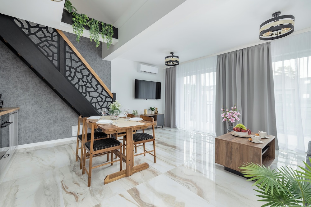 Two-level Apartment by Renters Prestige