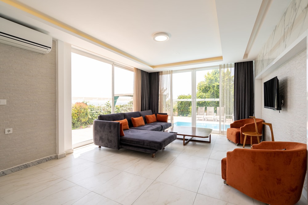 Adavillas en Kusadasi — hotel room