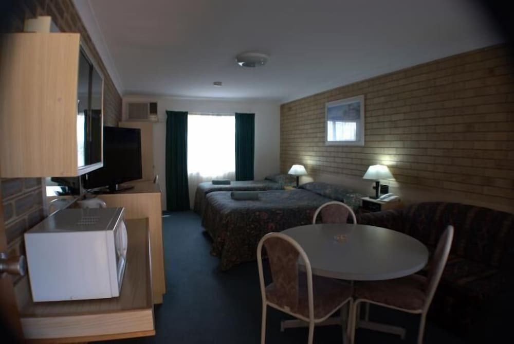 Settlers Motor Inn