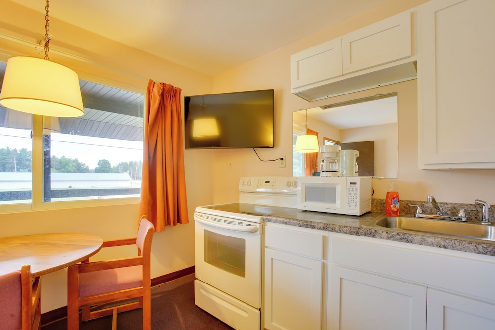 Quaint Lake City Studio: Walk to Engelwood Beach!