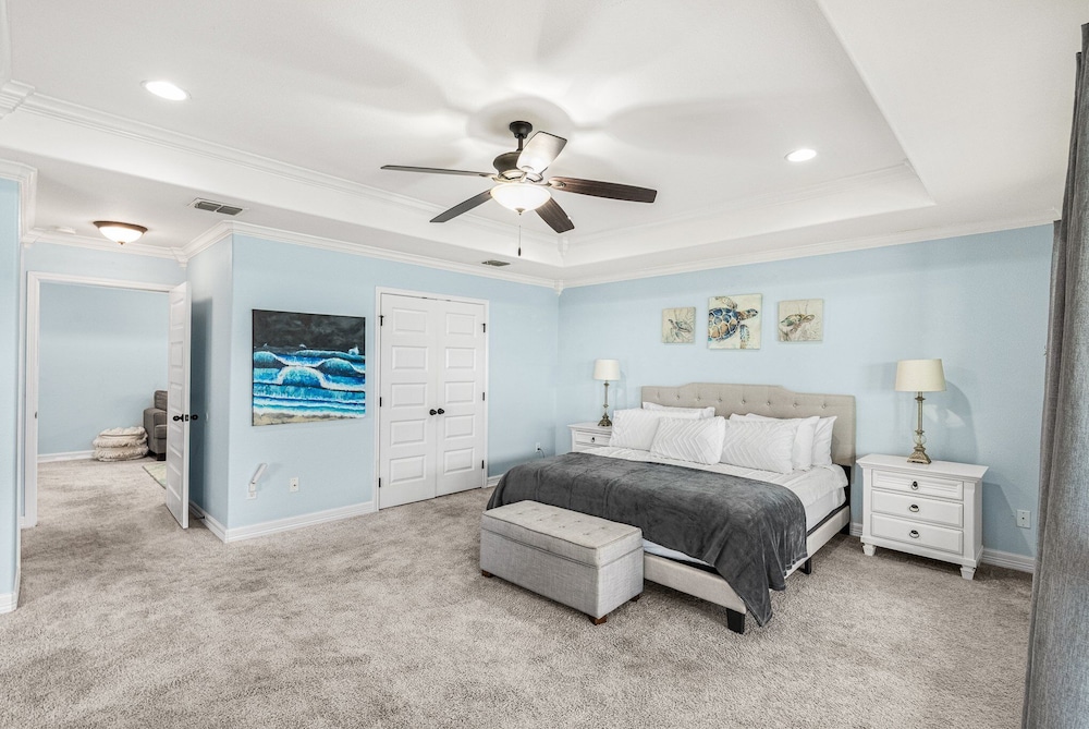 Sunrise Paradise - Pet Friendly! Community Pool!