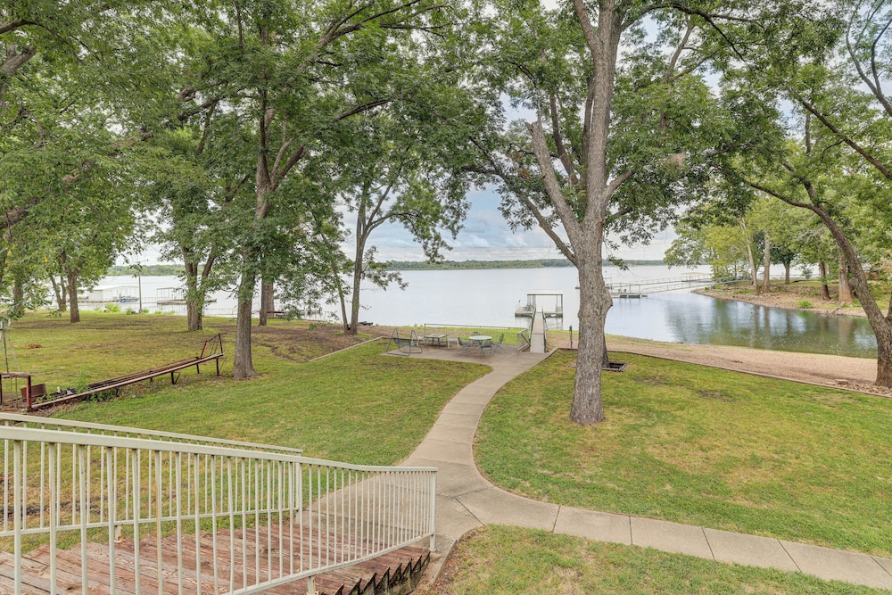 Bring Your Boat! Lakefront Home w/ Dock in Grove