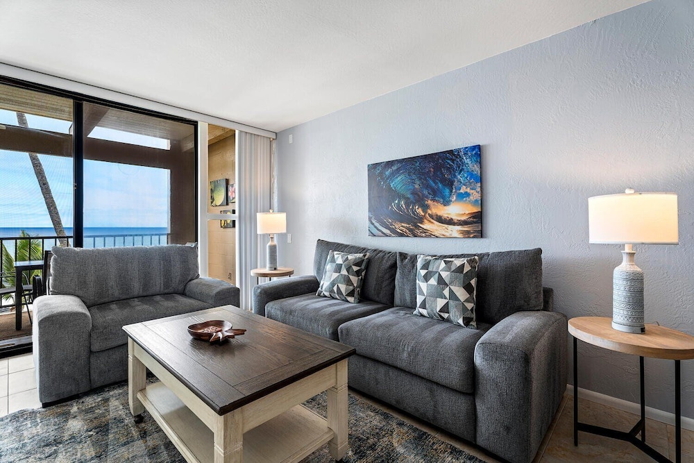 Ocean Front With Private Lanai - In-unit AC - Vrkcv
