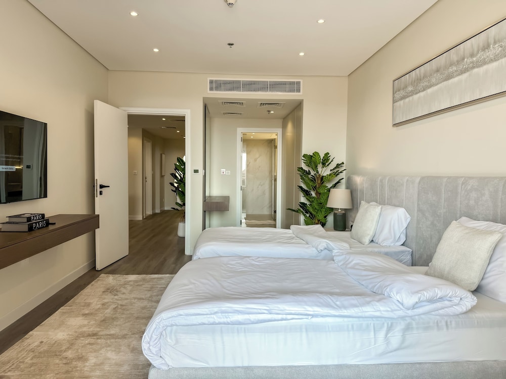 Resort Apartments - Royal Amwaj North