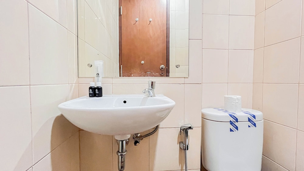 Cozy And Compact Studio Apartment At Vida View Makassar