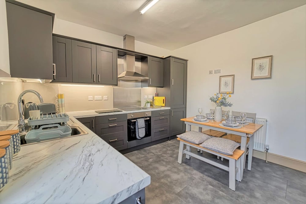 Host Stay Upper Tything Apartment