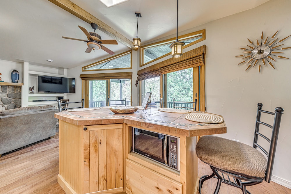 18 Mi to Ski Apache - Ruidoso Home Fit for Family!