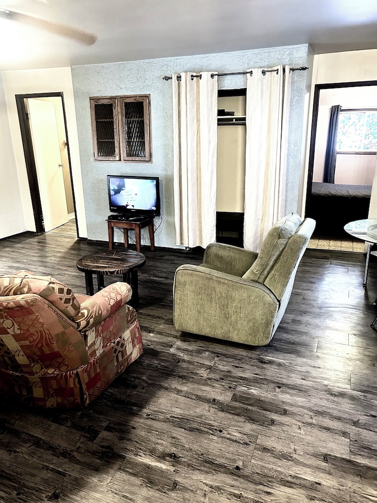 Greenhead Motel
