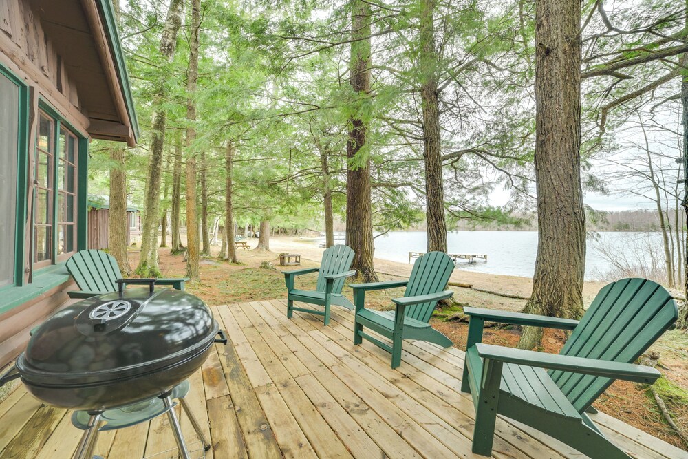 Steps to Beach: Lake Cabin Retreat in Levering!