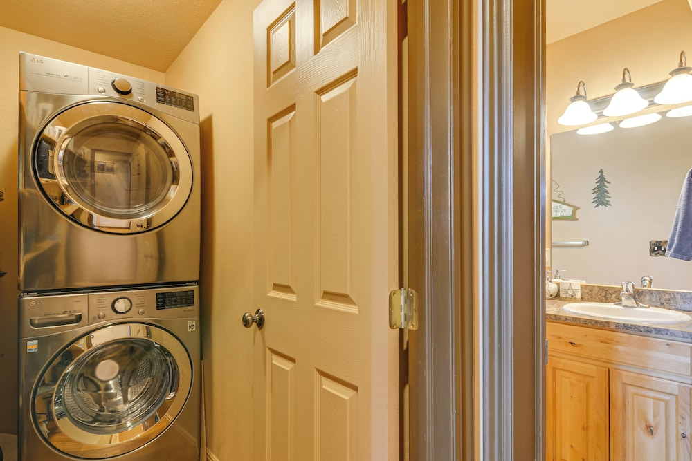Luxe Cabin Retreat, Near Bryce & Zion Nat'l Parks!