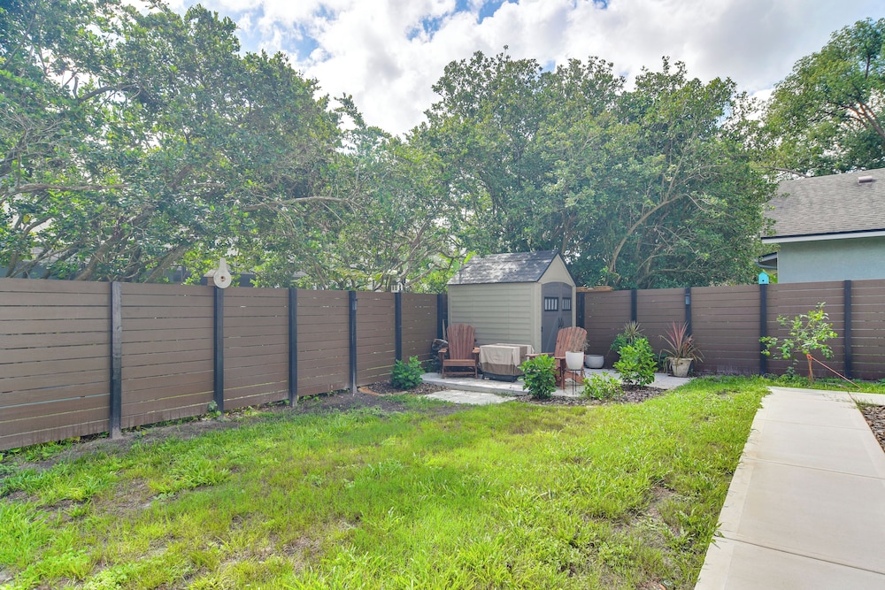 2 Blocks to Golf Course: Spacious Tampa Home!
