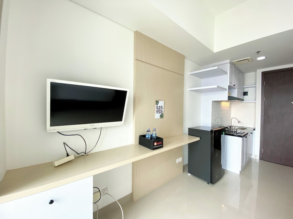 White Toned Style Studio At Lrt City Bekasi Apartment