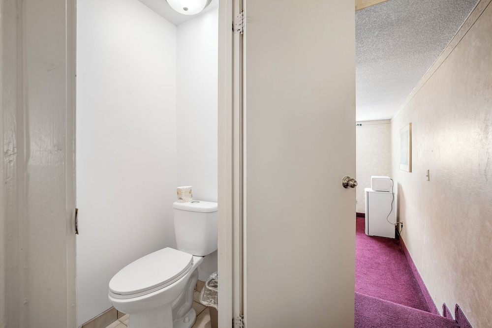 Guelph Vacations - Royal Inn and Suites at Guelph - Property Image 32