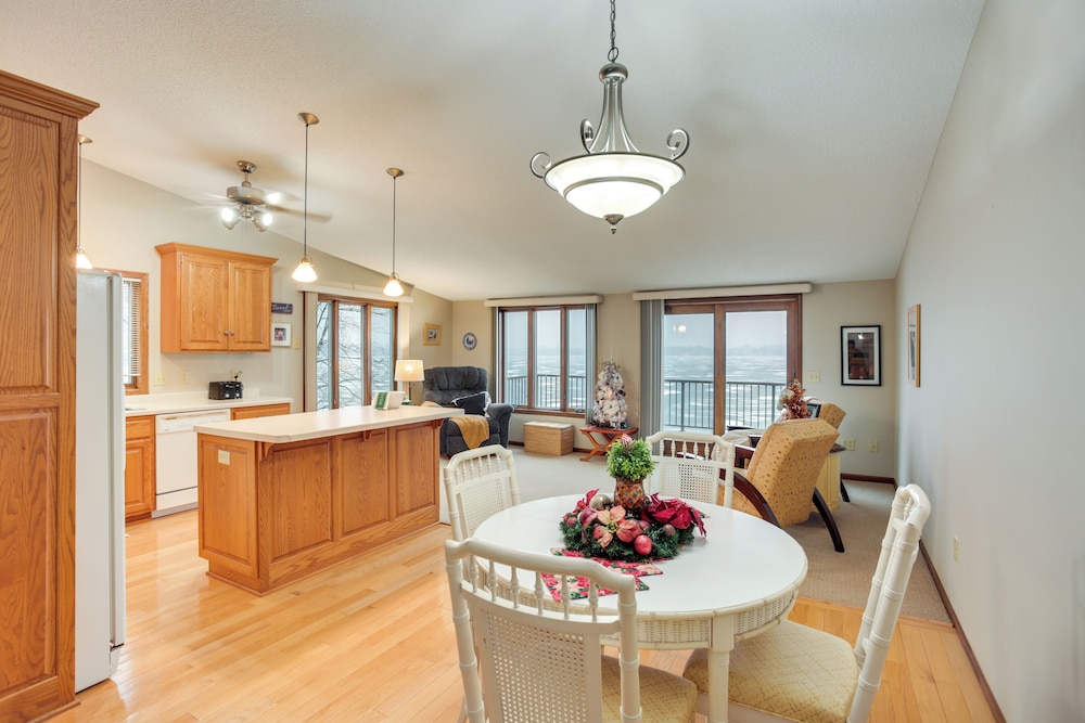 Spacious Lakefront Home w/ Spectacular Views!