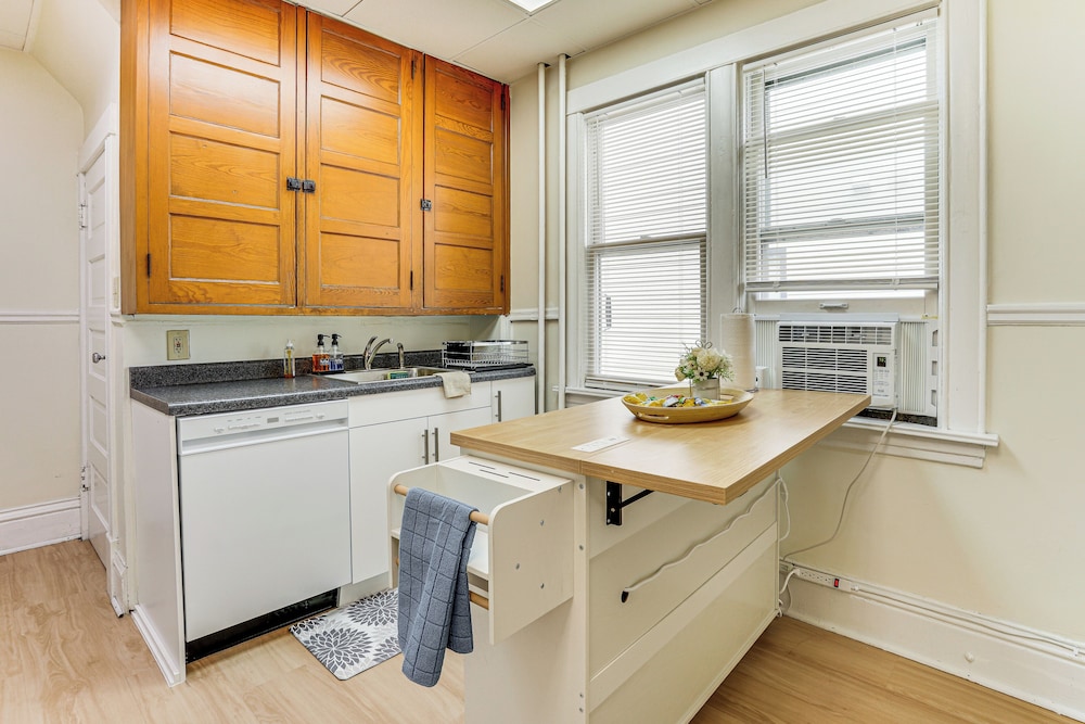 1 Mi to University: Spacious Home in Minneapolis!