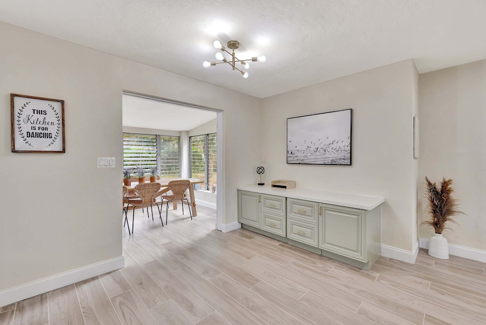 Pompano Beach Bungalow for 5!