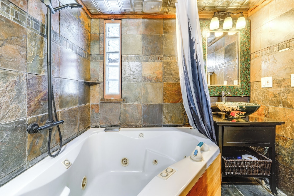 Shuttle to Slopes: Northstar Gem w/ Hot Tub Access