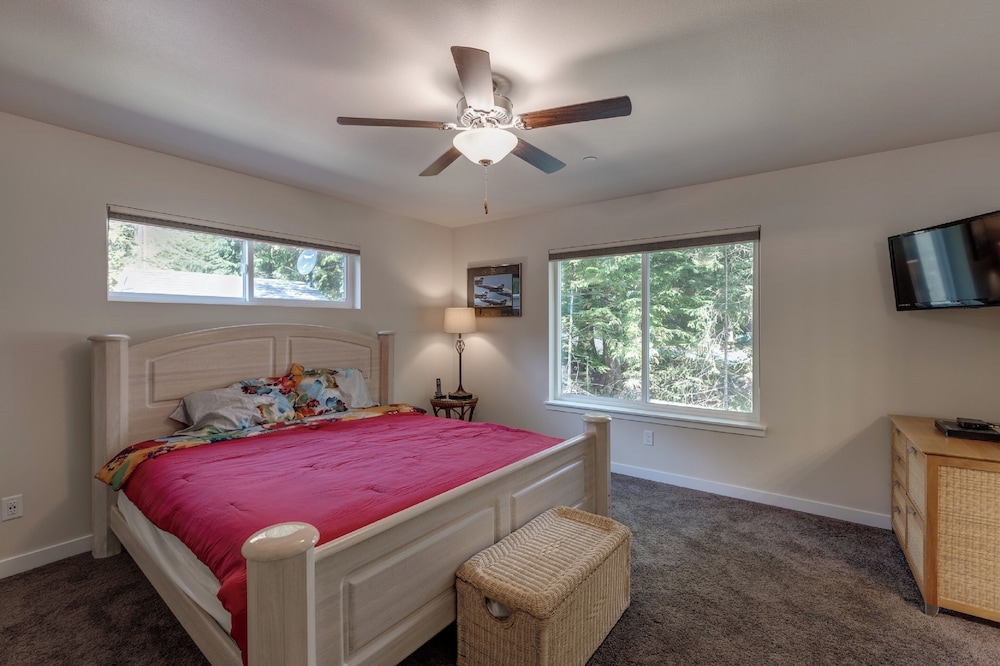 A Re-styled Single Story, 3-bedroom, 2-bath Ranch Style Cabin at Silver Lake