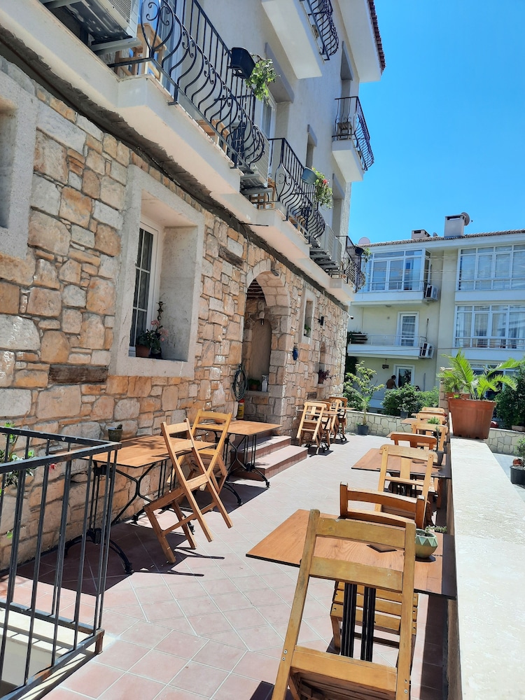 Adil Otel