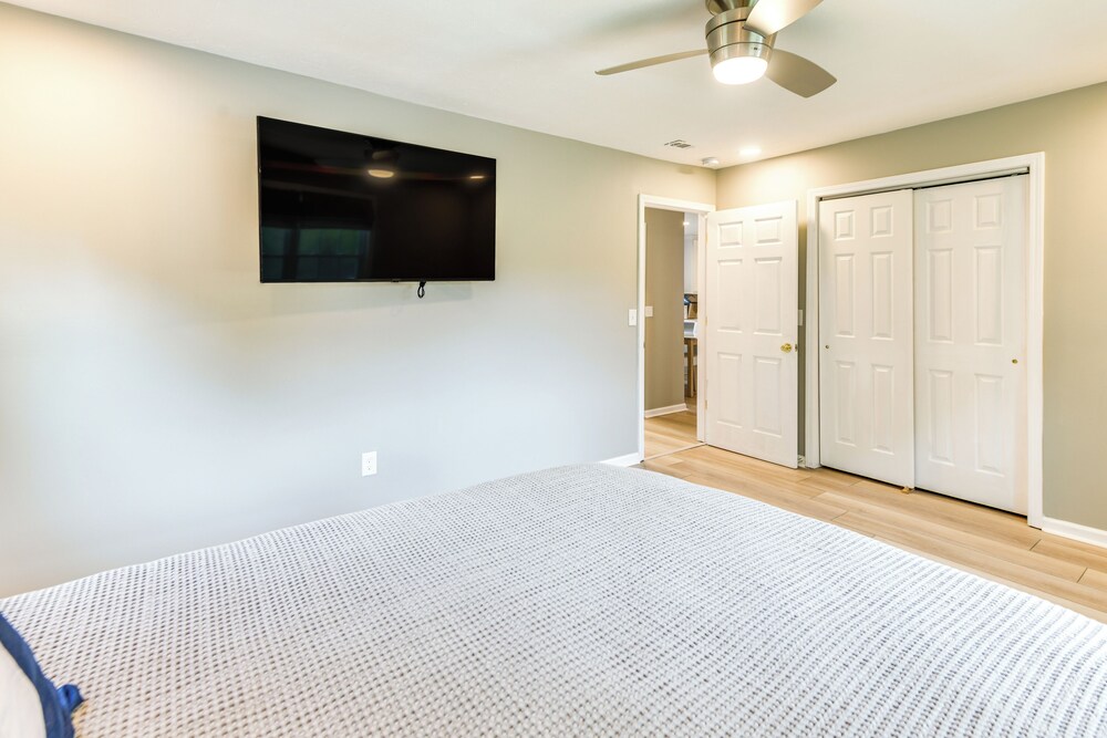 5 Mi to Victoryland Casino: Secluded Home w/ Deck!