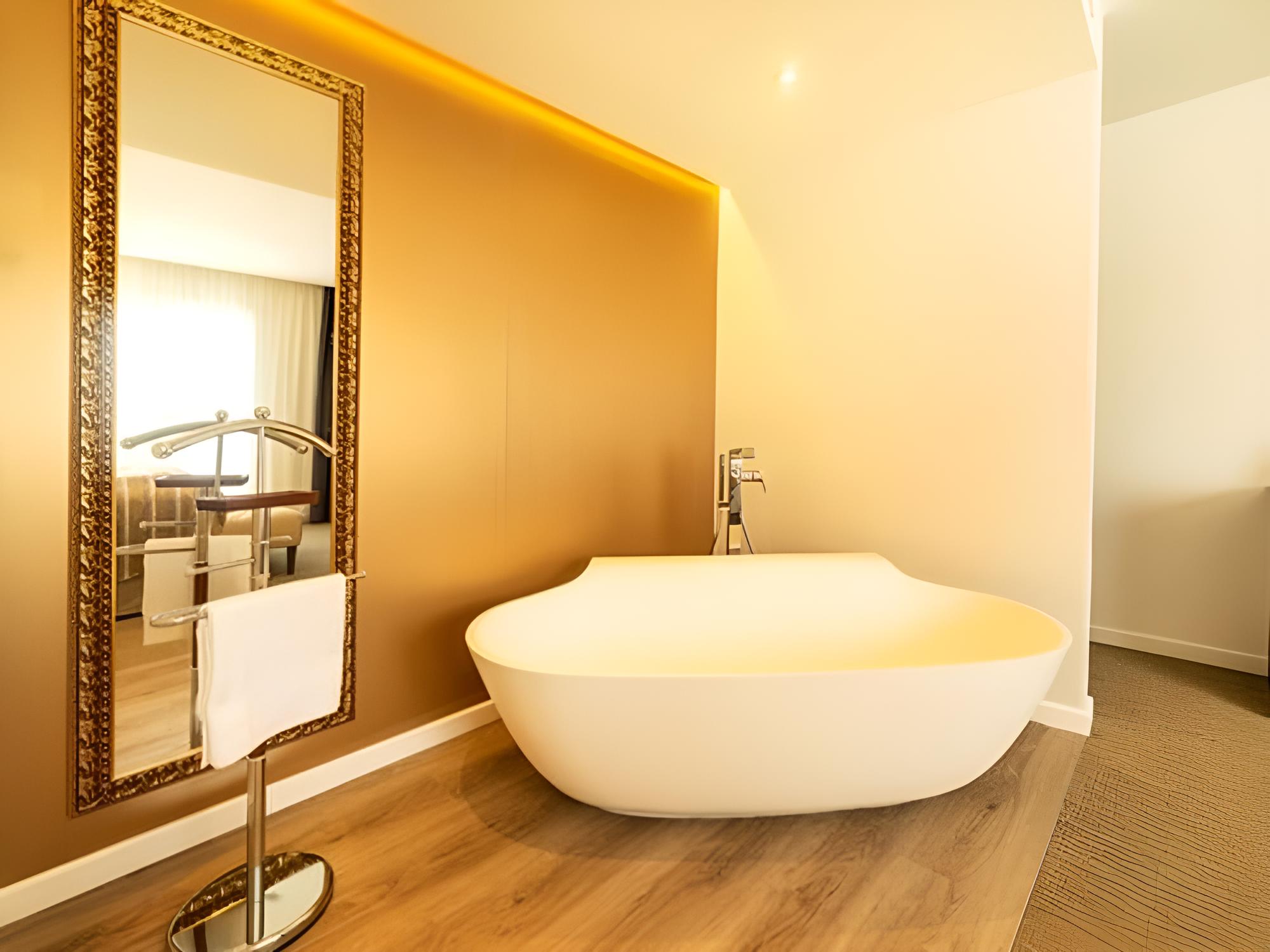 Hotel The Sky – Adults Only