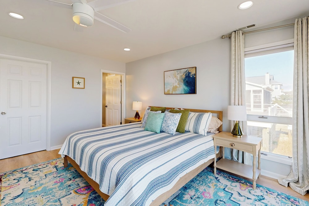 5BR Beachfront Home w/ Large Deck, Grill, W & D
