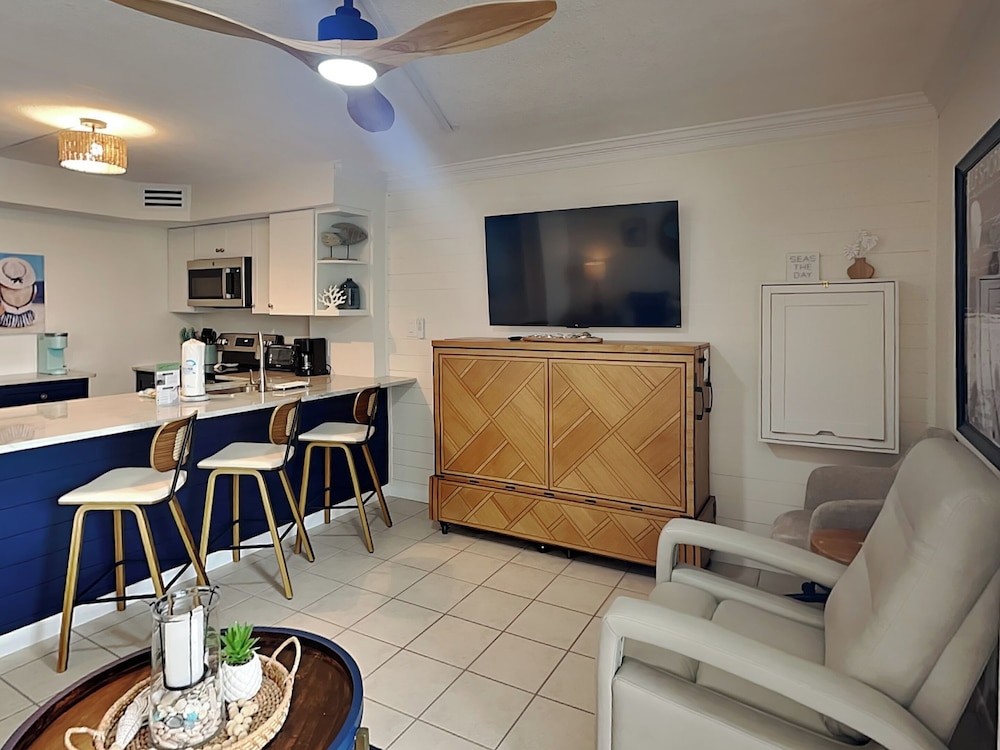 Gulf Shores Surf & Racquet Club #214A by Southern Vacation Rentals