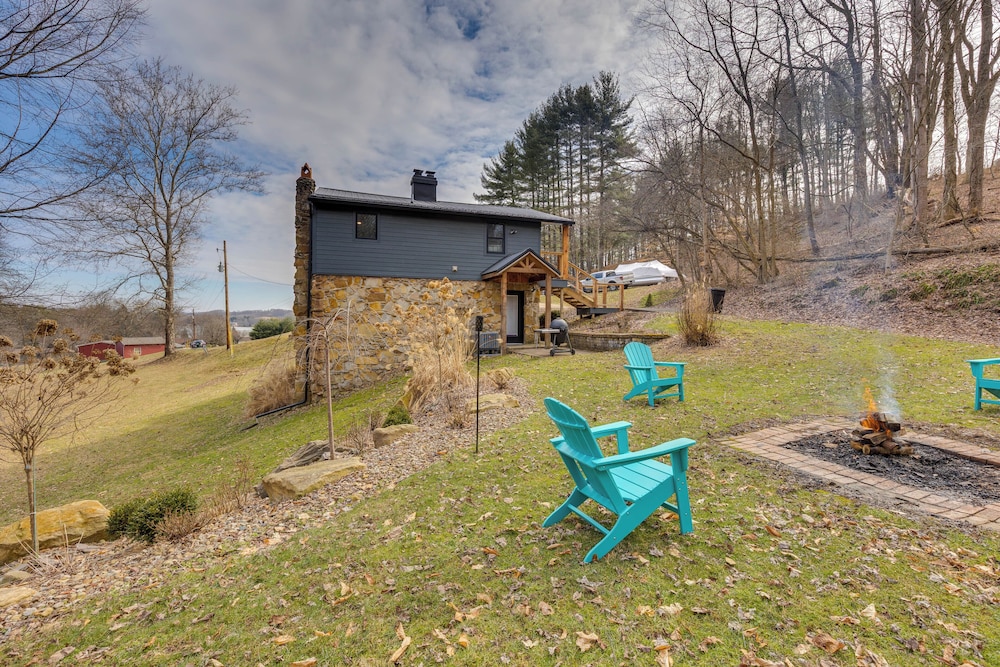 1 Mi to Marina: Cabin w/ Views Near Atwood Lake!
