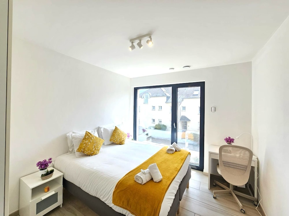 Stylish 3 BR with 2 terraces and parking