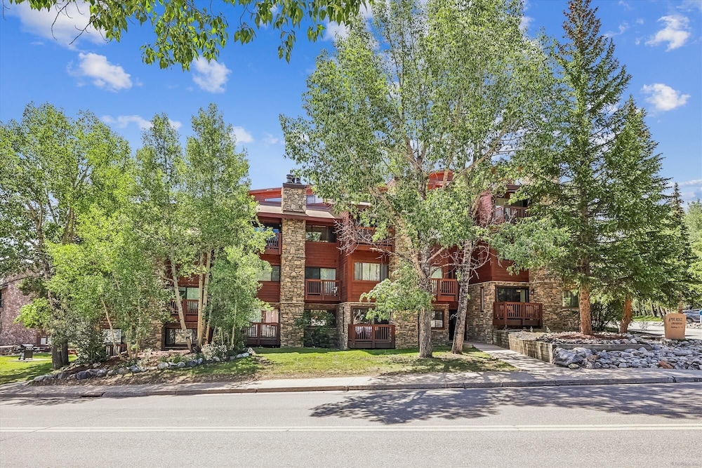 Pine Ridge 11e 2 Bedroom Condo