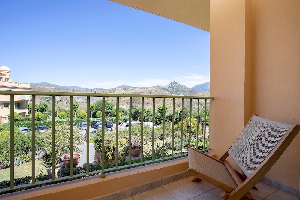 Exclusive 2BD Apartment Heated Pool Flamingos Golf