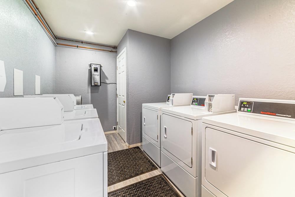 Walk to Shops & Eats: Mammoth Lakes Condo w/ Pool