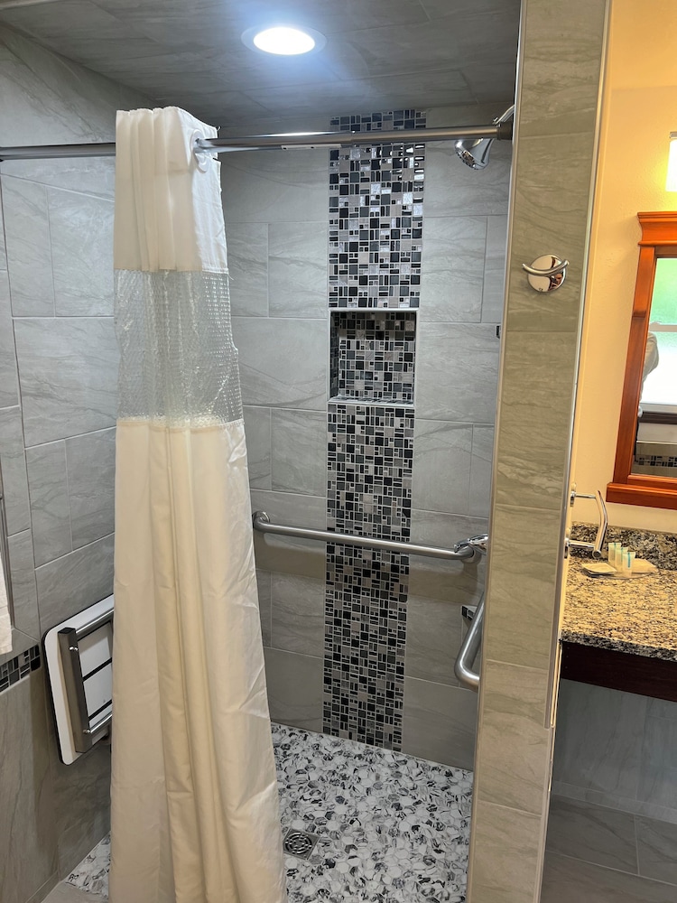All Star Inn & Suites