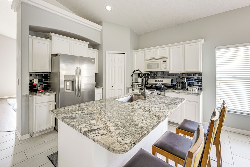 15 Mi to Wdw: House in Clermont Resort Community!