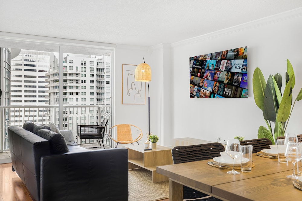 Sky High 31st Floor Condo W Parking