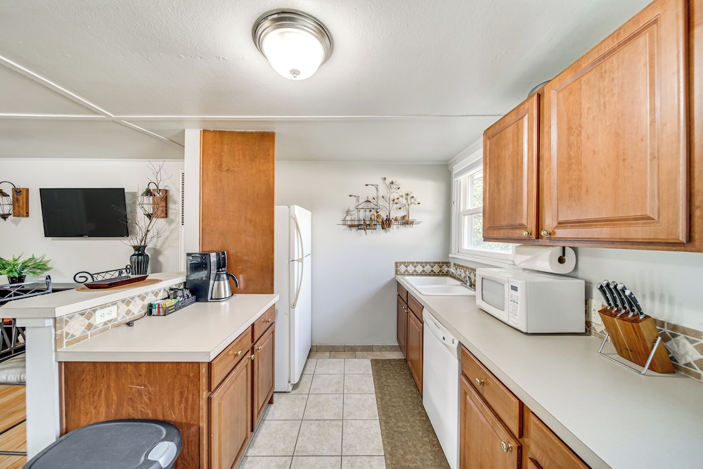 1 Mi to Camels Back Park: Boise Studio w/ Patio!