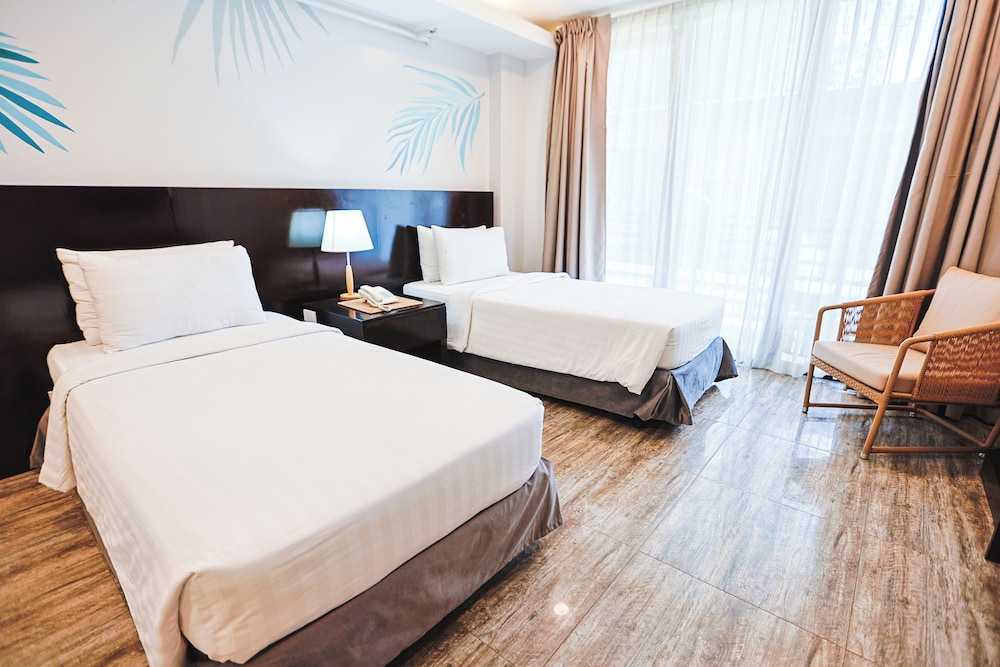 Holiday Suites Port Barton