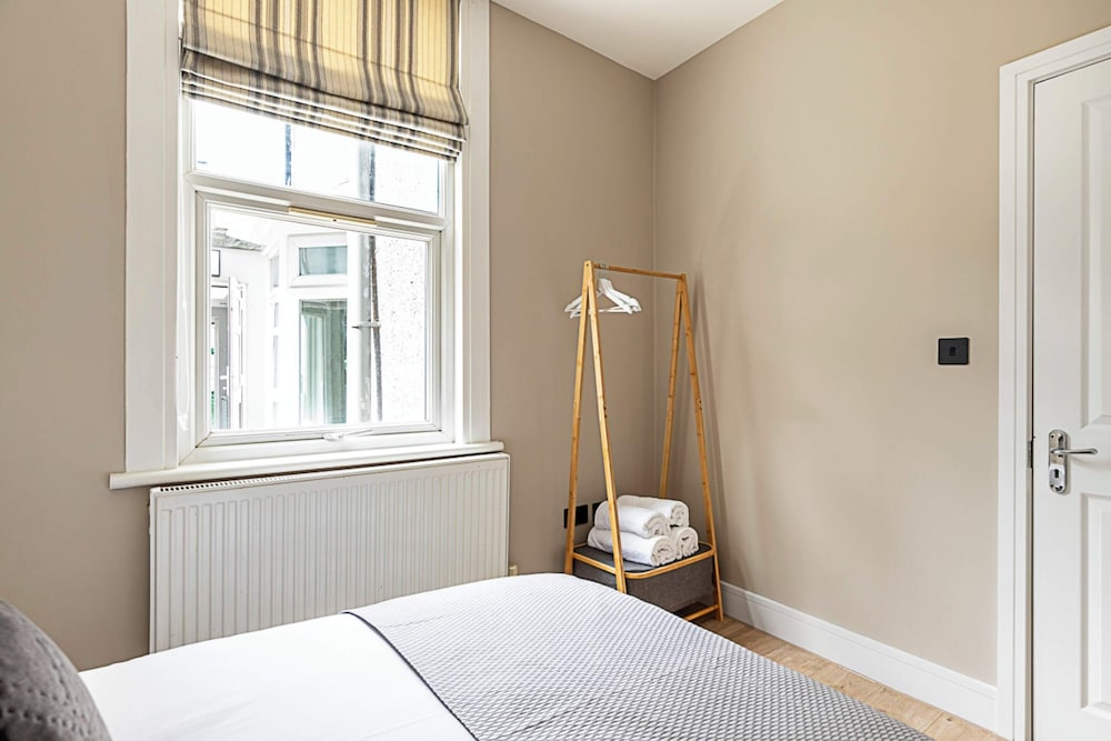 Luxurious 3 Bed Flat With Patio and Garden