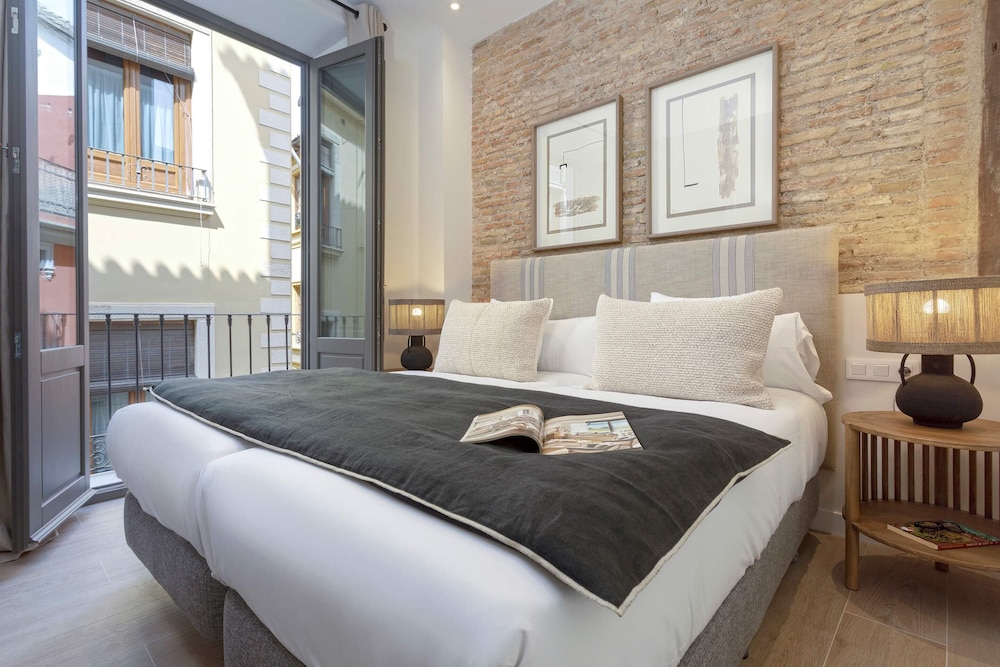 Exclusive 2-bedroom Near the Cathedral. San Matías I