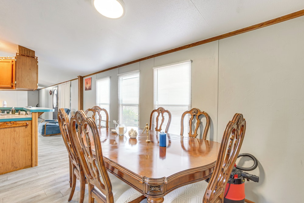 13 Mi to Okc: Edmond Home w/ Pool Access!