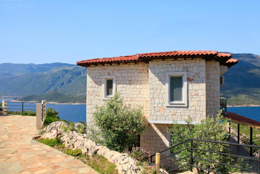 Villa Kastello in Ukurba Yar Madas view 2