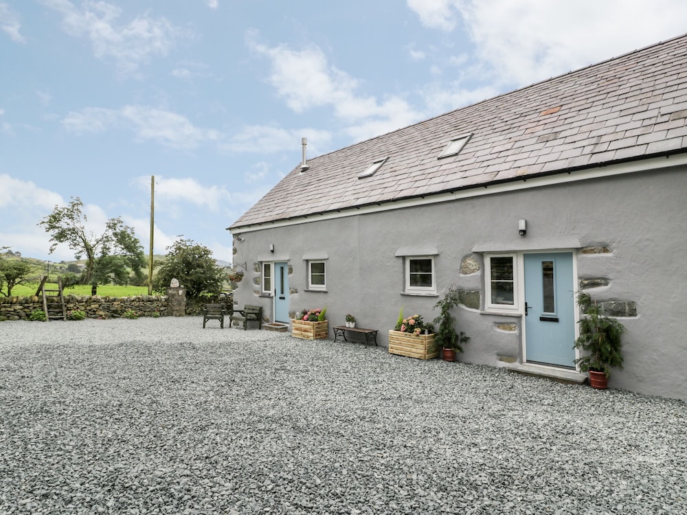 Caernarfon Vacations - Ffynnon Bach - Property Image 1