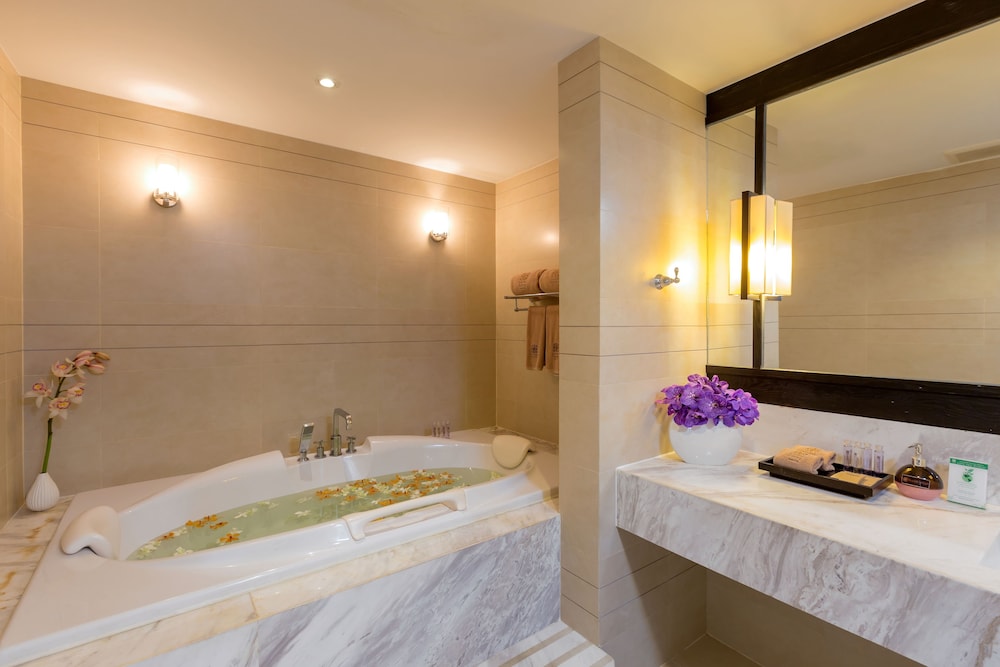 Sawaddi Patong Resort & Spa by Tolani, photo 38