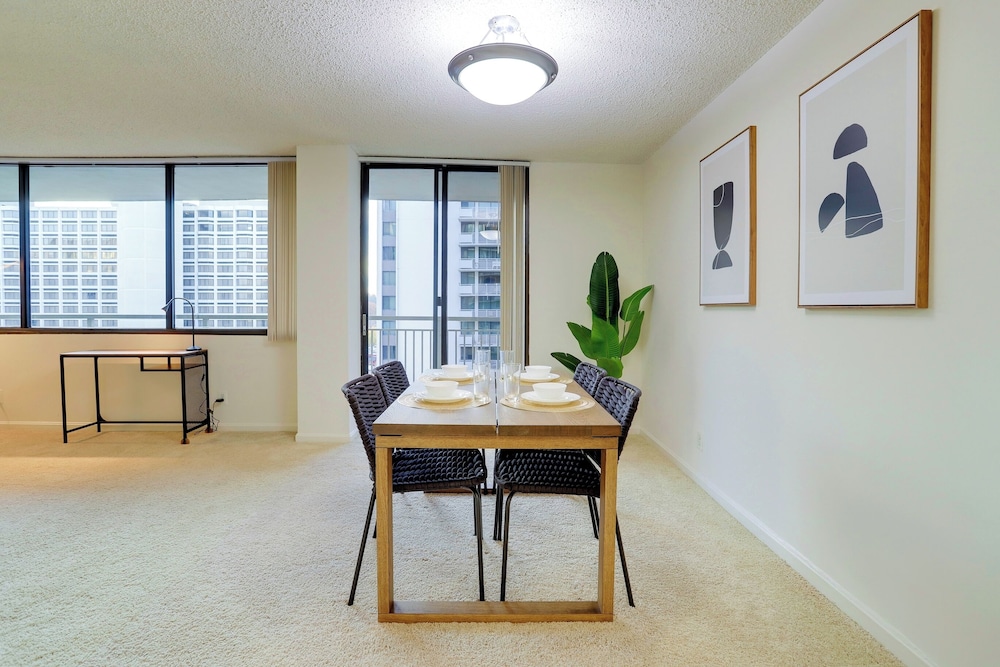 Close to Airport in Crystal City