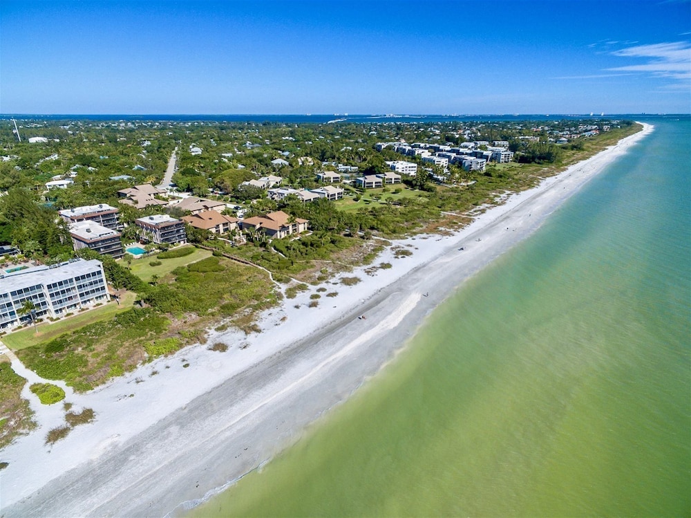 Shorewood Condos by Dream Vacation Rentals