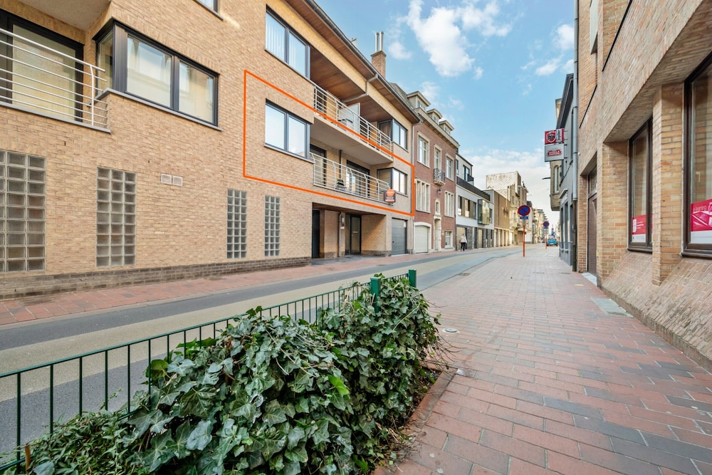 Luxury 4-bedroom Apartment With Large Terrace