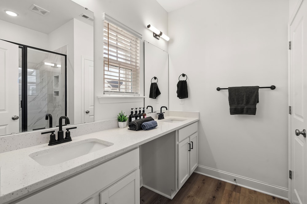 Luxe 3BR Townhouse to Uptown Charlotte