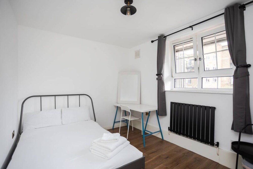 Spacious 4 Bedroom Apartment in Bethnal Green
