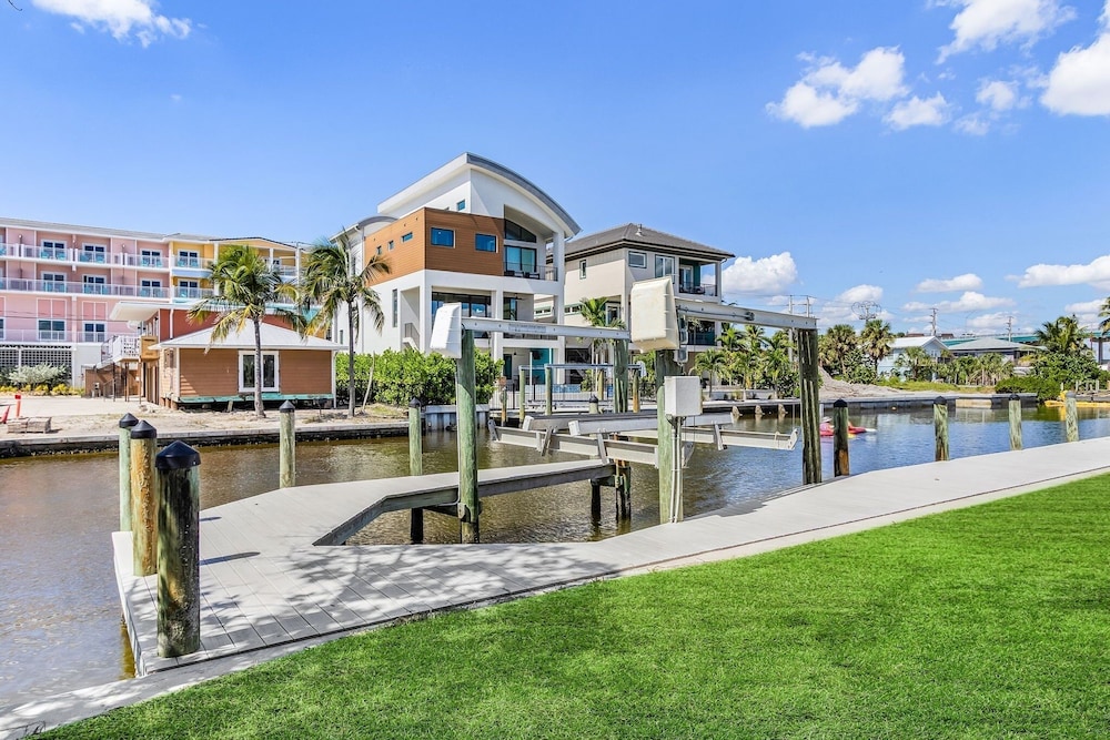 171 Canal Cove: 2br W/ Canal Views 2 Bedroom Home