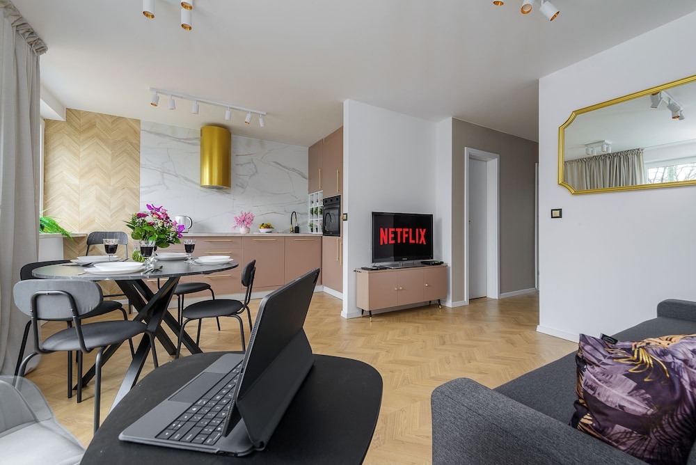 Lumina spacious apartment in Warsaw